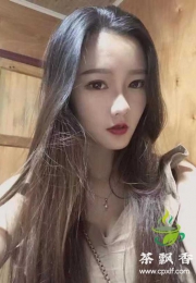 乖巧可爱的依依