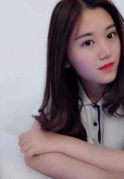 白云黄边气质美少女