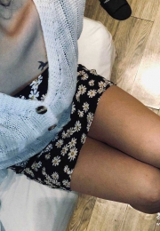 白云水嫩美女-小雅